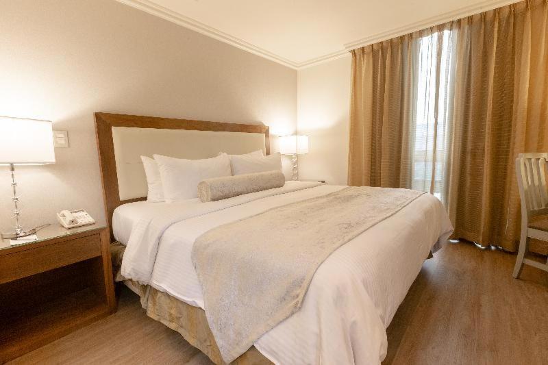 Antaris Cintermex Hotel Monterrey Room photo